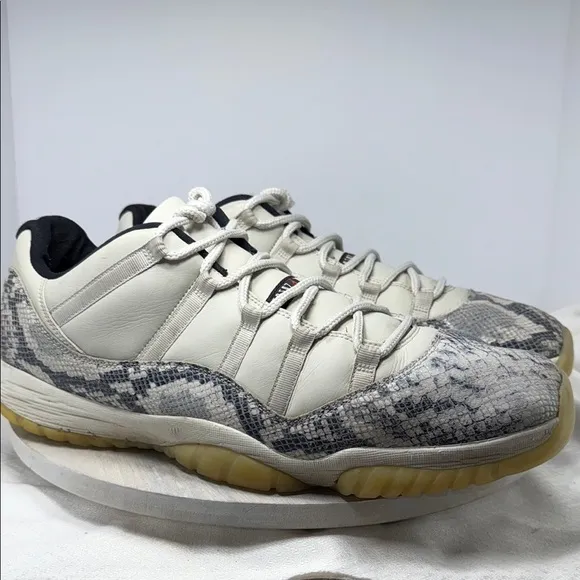 Nike Air Jordan 11Low Snake Light Bone size 18