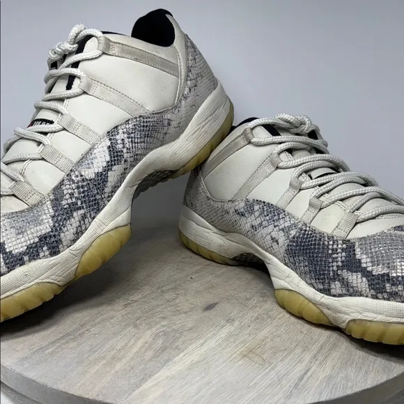 Nike Air Jordan 11Low Snake Light Bone size 18