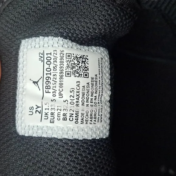 Nike AIR JORDAN Black and White Sneakers. Size 2Y