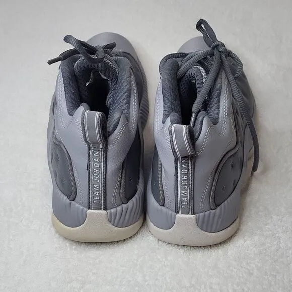 Nike Air Jordan Men's Jumpman Team 2 White grey athletic sneakers US 8