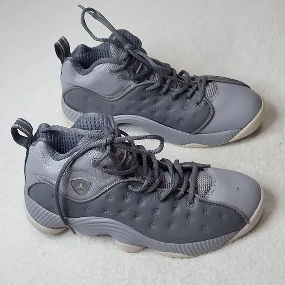 Nike Air Jordan Men's Jumpman Team 2 White grey athletic sneakers US 8
