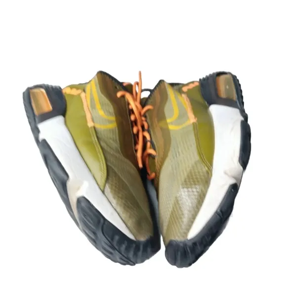 Nike Air Max 2090 Olive Flak University Gold Womens Size 7 Sneakers DC1875-300