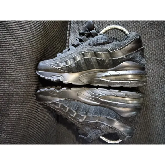 Nike Air Max 95 Youth Size 6.5/W8 Shoes Triple Black 307565-055 Sneakers