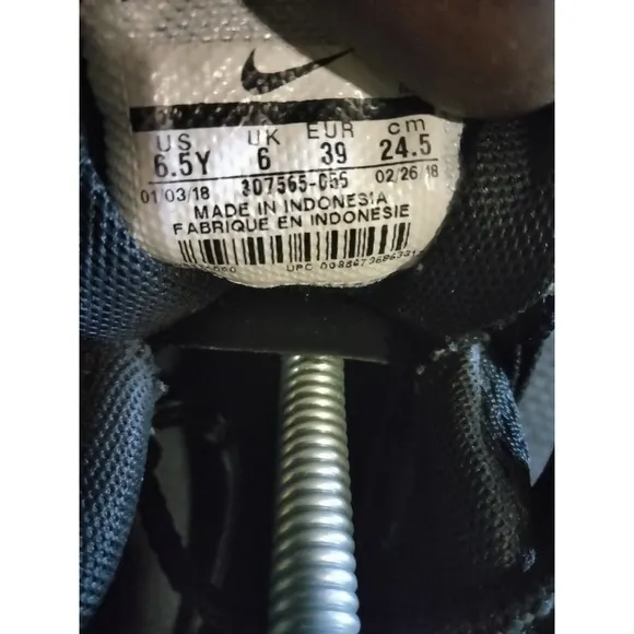 Nike Air Max 95 Youth Size 6.5/W8 Shoes Triple Black 307565-055 Sneakers