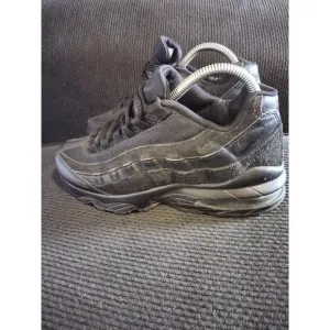 Nike Air Max 95 Youth Size 6.5/W8 Shoes Triple Black 307565-055 Sneakers