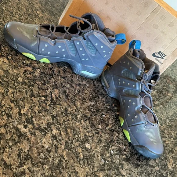 Nike air max Barkley Gray and Blue Sneakers EUC 10.5