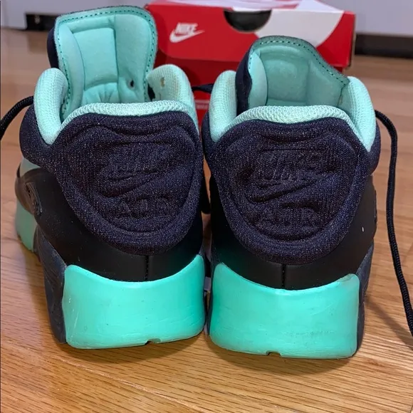 Nike Air Max Black and Mint Sneakers