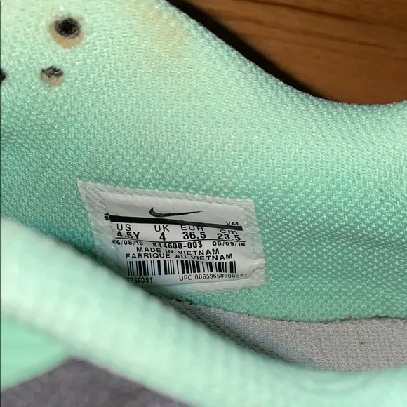 Nike Air Max Black and Mint Sneakers