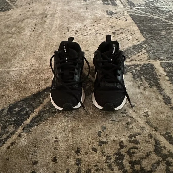 Nike air max boys sneakers