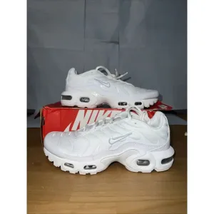 Nike Air Max Plus CW7044-100 Sneakers Kids US 5 White Lace Up Running Shoes BBS9
