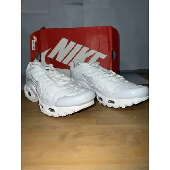 Nike Air Max Plus CW7044-100 Sneakers Kids US 5 White Lace Up Running Shoes BBS9