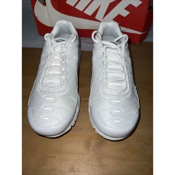 Nike Air Max Plus CW7044-100 Sneakers Kids US 5 White Lace Up Running Shoes BBS9