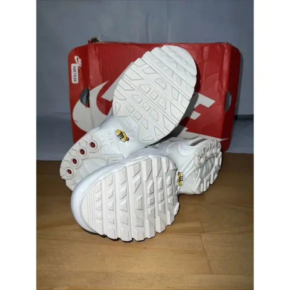 Nike Air Max Plus CW7044-100 Sneakers Kids US 5 White Lace Up Running Shoes BBS9