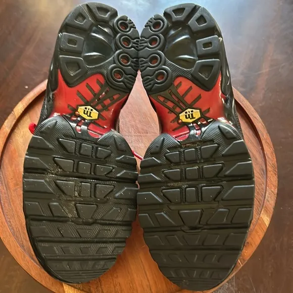 Nike Air Max TN Air Red &amp; Black Sneakers 5.5Y = Women’s 7 EUC Twice Worn