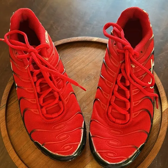 Nike Air Max TN Air Red &amp; Black Sneakers 5.5Y = Women’s 7 EUC Twice Worn