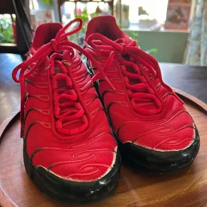 Nike Air Max TN Air Red &amp; Black Sneakers 5.5Y = Women’s 7 EUC Twice Worn