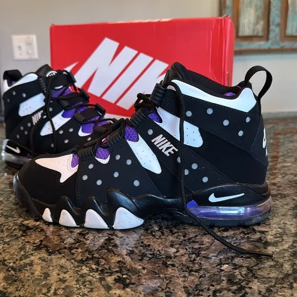 Nike air Max2 CB Black and White Sneakers with Purple Accents sneakers EUC 10.5