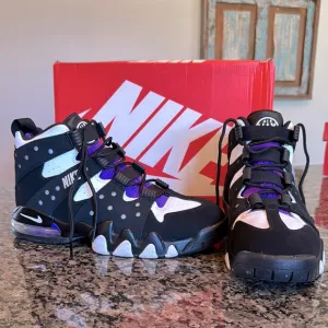 Nike air Max2 CB Black and White Sneakers with Purple Accents sneakers EUC 10.5