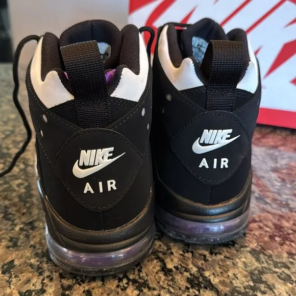 Nike air Max2 CB Black and White Sneakers with Purple Accents sneakers EUC 10.5