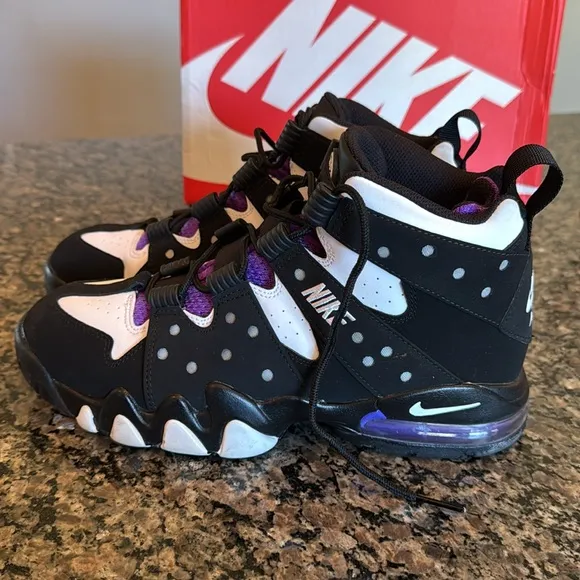 Nike air Max2 CB Black and White Sneakers with Purple Accents sneakers EUC 10.5
