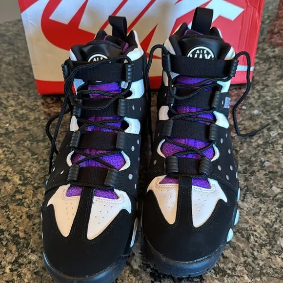 Nike air Max2 CB Black and White Sneakers with Purple Accents sneakers EUC 10.5