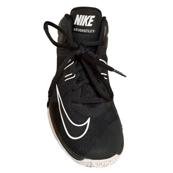 Nike Air Versatile II Athletic Basketball Sneakers Shoes, Mid, Black White 8.5