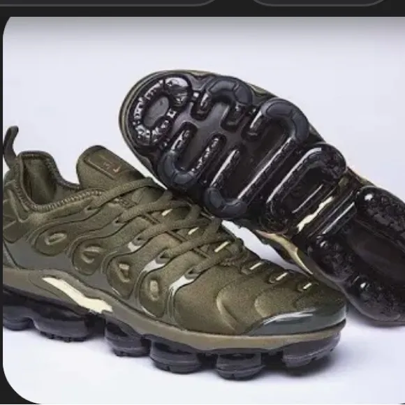 Nike Army Green alligator  Vapormax  Athletic Sneakers M 8.5 W 10