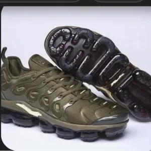 Nike Army Green alligator  Vapormax  Athletic Sneakers M 8.5 W 10