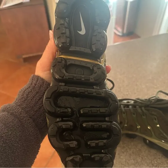 Nike Army Green alligator  Vapormax  Athletic Sneakers M 8.5 W 10