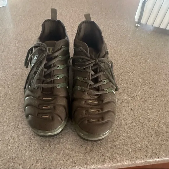 Nike Army Green alligator  Vapormax  Athletic Sneakers M 8.5 W 10
