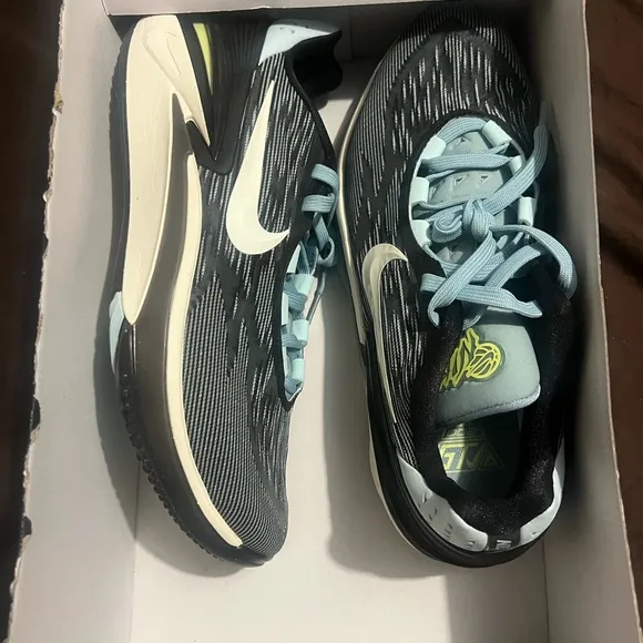 Nike Athletic Sneakers with Blue Accents Air Zoom G.T Cut 2.0