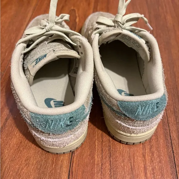 Nike Beige and Green Sneakers