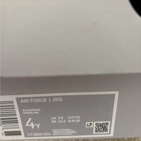Nike Black Sneakers boys air force 1 (gs) size 4 brand new!
