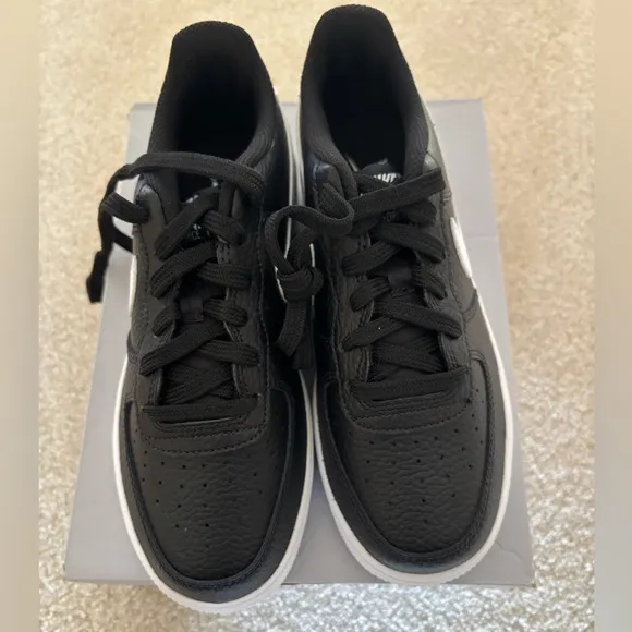 Nike Black Sneakers boys air force 1 (gs) size 4 brand new!