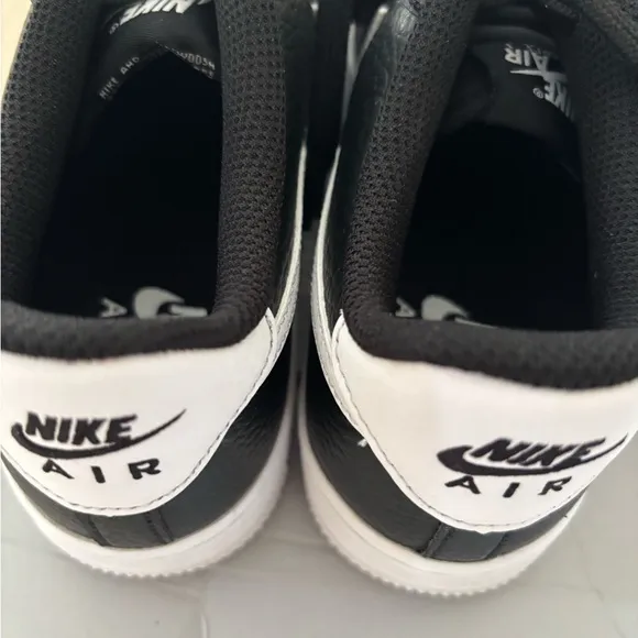 Nike Black Sneakers boys air force 1 (gs) size 4 brand new!