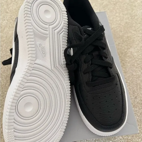 Nike Black Sneakers boys air force 1 (gs) size 4 brand new!