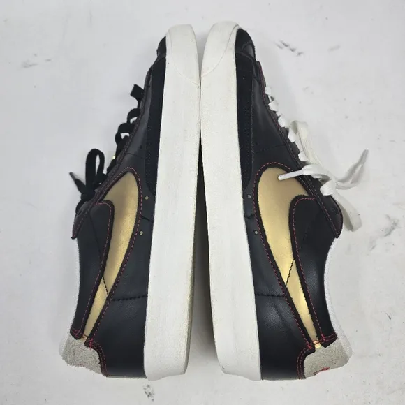 Nike Blazer Low '77 Premium Men's Size 8.5 Black Gold Athletic‎ Shoes Sneakers.