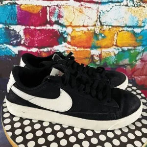Nike Blazer Low SD AV9373 001  Size 8.5 Black/White Sneakers Athletic Shoes
