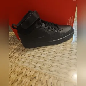 Nike Court Borough Mid Black High-Top Sneakers