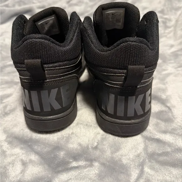 Nike court borough mid triple black