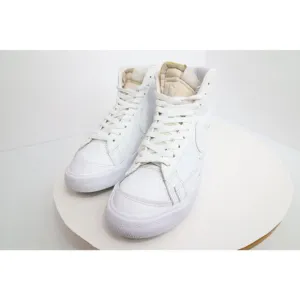 nike CZ1055-117size 8.5 Nike Blazer Mid '77 Triple White  Sneakers Women's