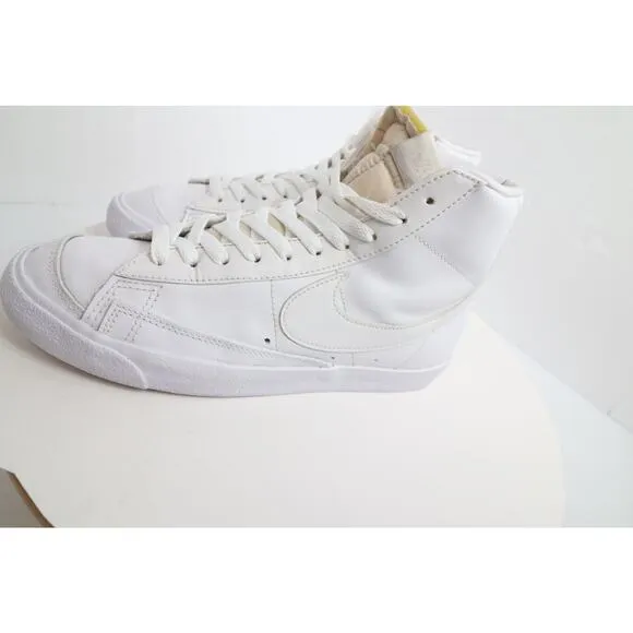 nike CZ1055-117size 8.5 Nike Blazer Mid '77 Triple White  Sneakers Women's