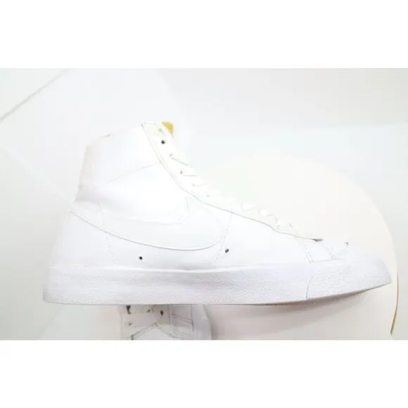 nike CZ1055-117size 8.5 Nike Blazer Mid '77 Triple White  Sneakers Women's