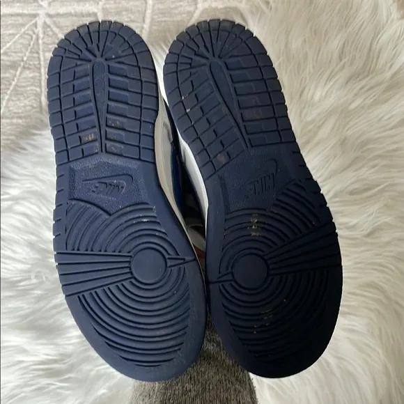 Nike Drunk Low Boys Size 1 Blue and White Sneakers