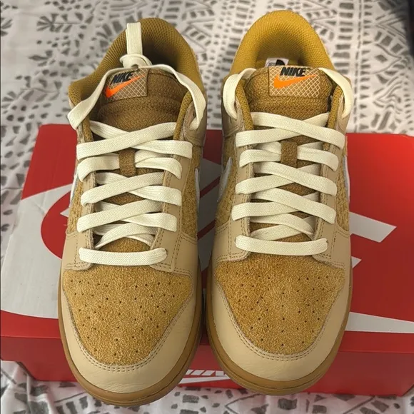 Nike DUNK LOW RETRO Beige and White Sneakers New in the box