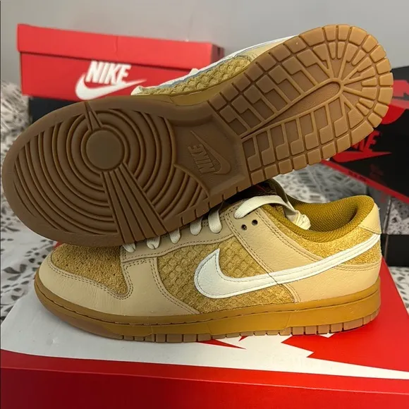 Nike DUNK LOW RETRO Beige and White Sneakers New in the box