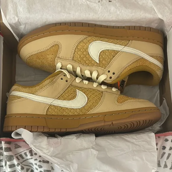 Nike DUNK LOW RETRO Beige and White Sneakers New in the box