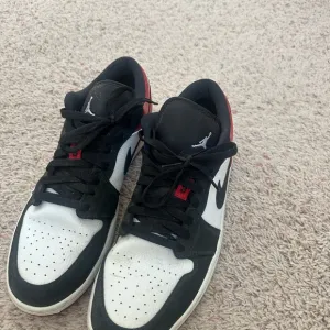 Nike Jordan 1 low retro black, white and red