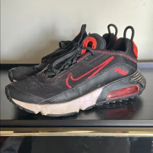 Nike Kids Black and Red Air Max Sneakers - 6Y