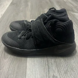NIKE KYRIE 2 GS TRIPLE BLACK sneakers  / US 7Y